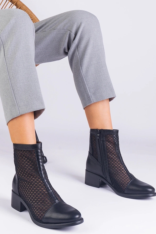 Botines negros de rejilla con tacón...