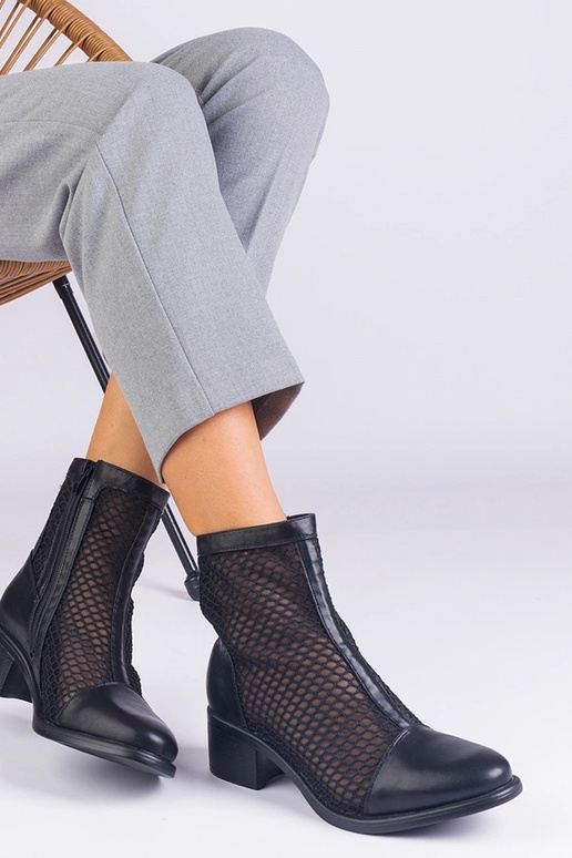 Botines negros de rejilla con tacón...