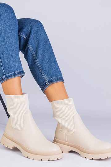 Botines beige con caña de...