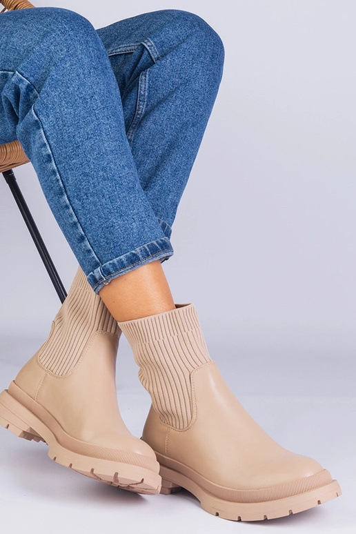 Botines marrones con parte superior...