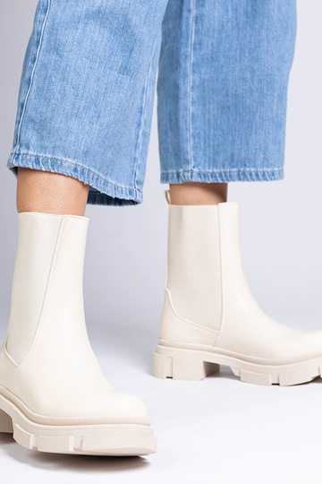 Botines beige con caña...