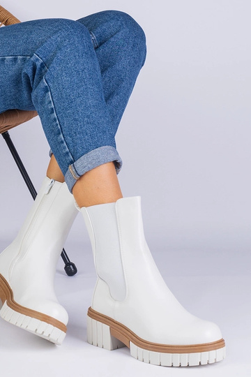 Botines blancos de piel...
