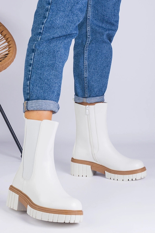 Botines blancos de piel sintética...