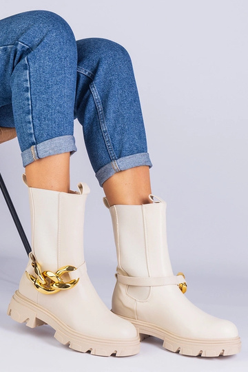 Botines beige a la altura...