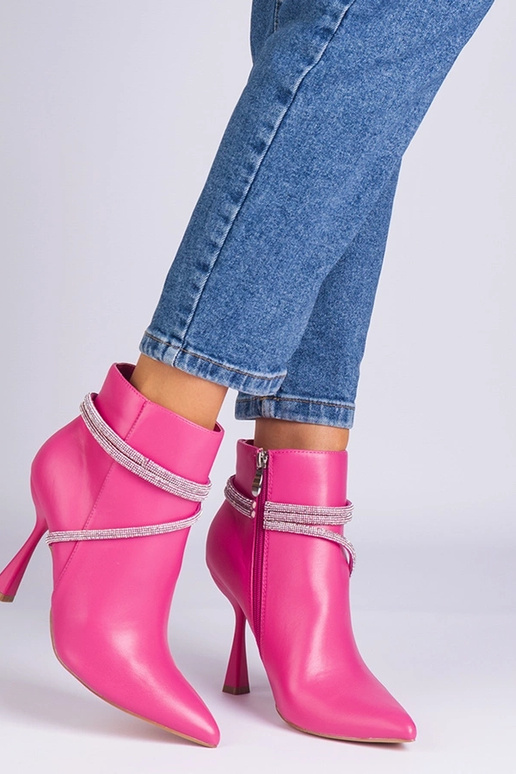 Botines de tacón alto rosas decorados...