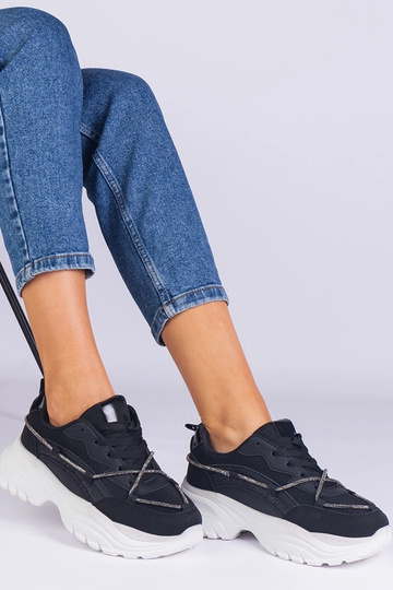 Zapatillas negras de mujer decoradas con cordón de circonitas Masala