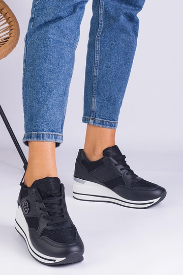 Zapatillas negras de mujer... 2