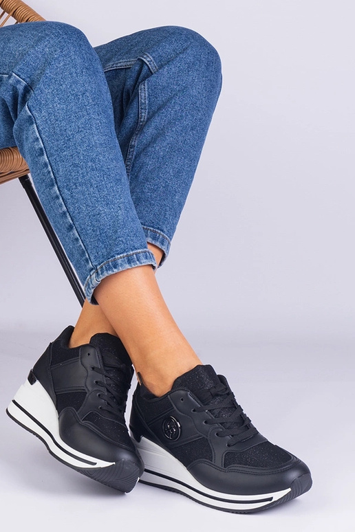 Zapatillas negras de mujer decoradas...