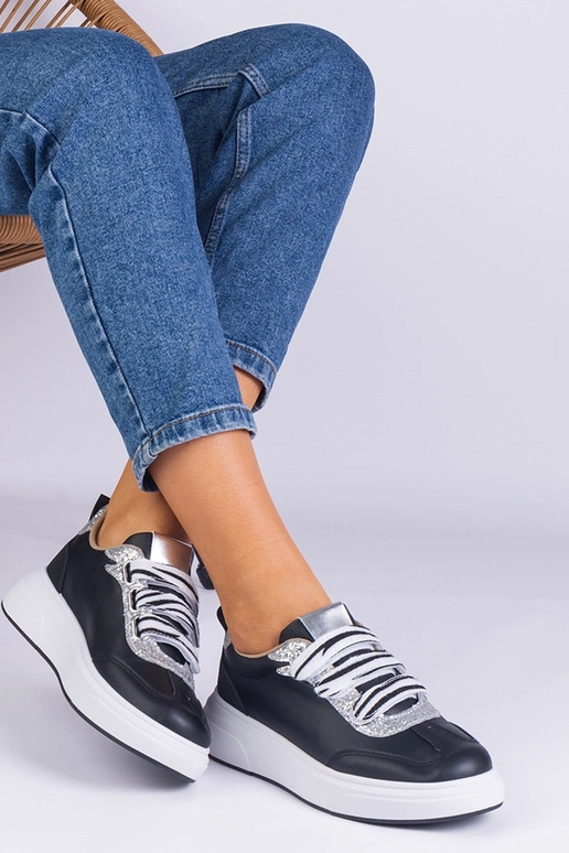 Zapatillas negras de mujer decoradas...