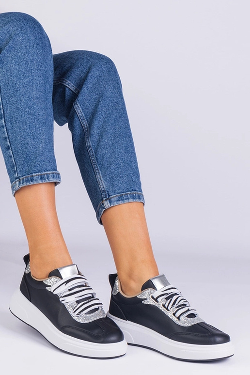 Zapatillas negras de mujer decoradas...