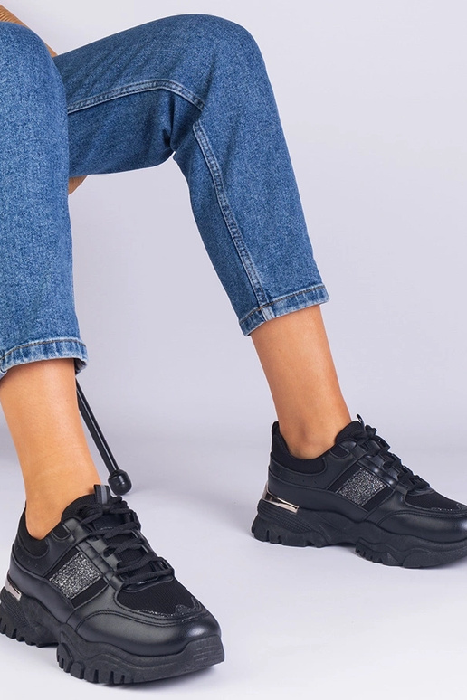 Zapatillas negras de mujer decoradas...