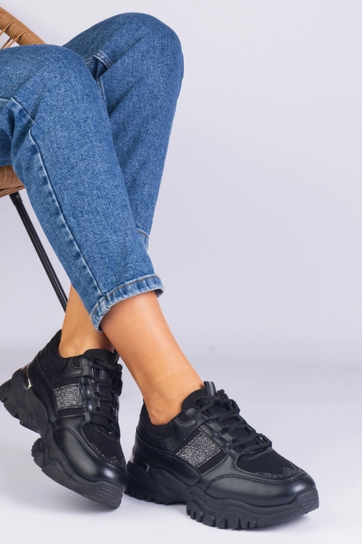 Zapatillas negras de mujer decoradas...