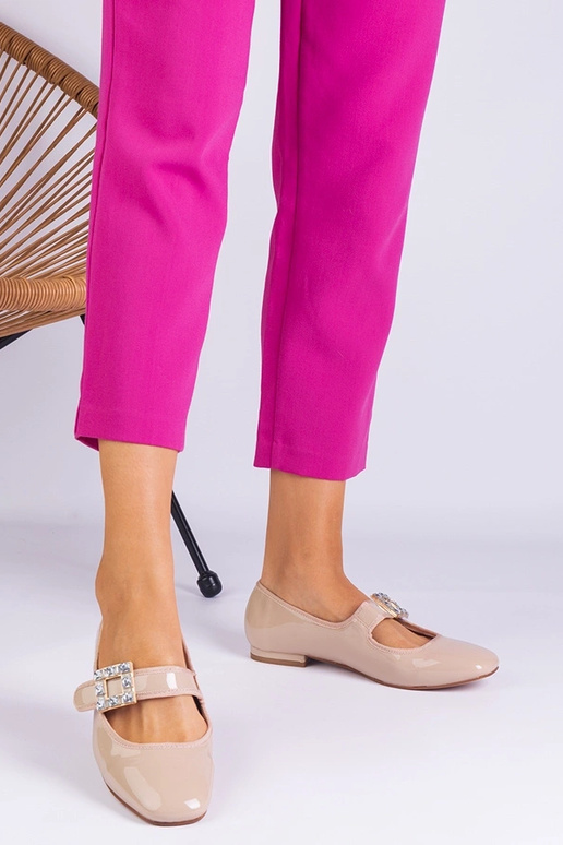 Bailarinas beige de charol decoradas... Bailarinas beige de charol decoradas...