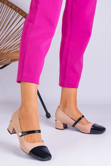 Zapatos de salón beige con... 2