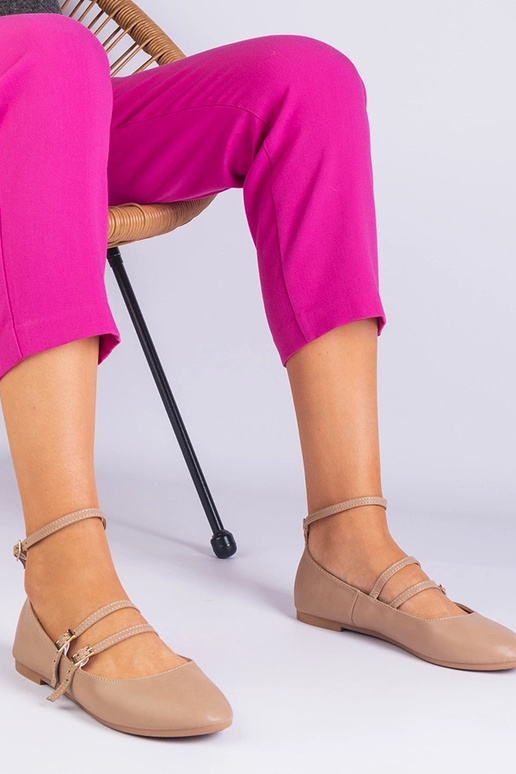 Bailarinas beige de piel sintética... Bailarinas beige de piel sintética...