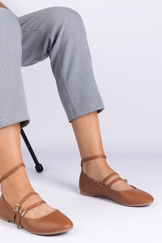 Bailarinas de piel sintética marrón... Bailarinas de piel sintética marrón...