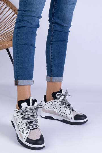 Zapatillas negras de mujer con cordones decorativos Grejs 2