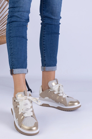 Zapatillas de mujer beige con cordones decorativos Grejs 2