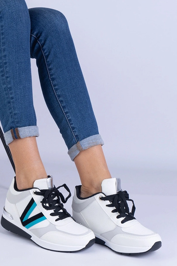 Zapatillas blancas de mujer Ninella con cuña oculta