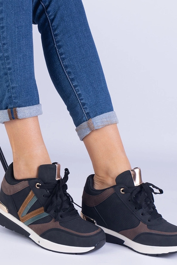 Zapatillas negras de mujer...