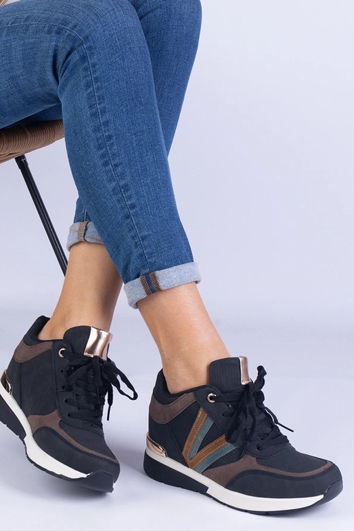 Zapatillas negras de mujer con cuña...