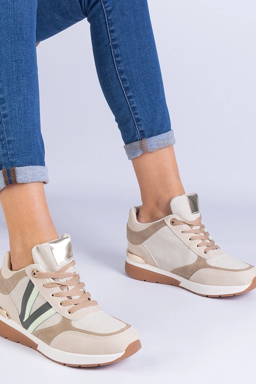 Zapatillas de mujer beige con cuña...