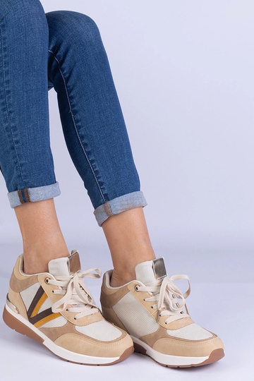 Zapatillas de mujer marrones con cuña oculta Ninella