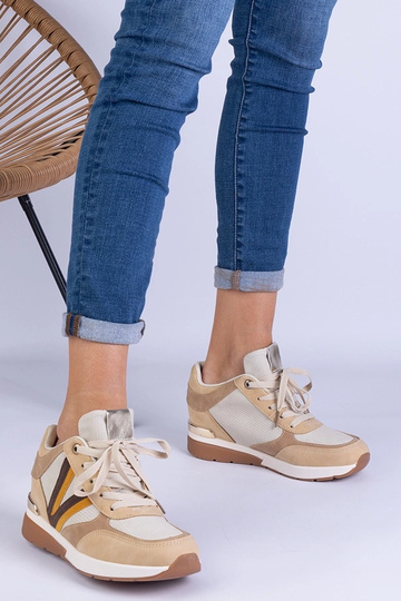 Zapatillas de mujer marrones con cuña oculta Ninella 2