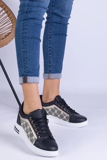 Zapatillas negras de mujer...