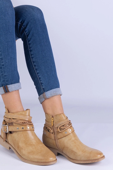 Botines planos marrones con...