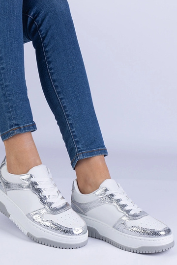 Zapatillas plateadas con...