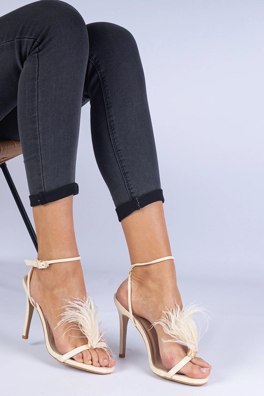 Sandalias de tacón alto beige con...