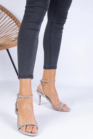 Sandalias de tacón alto... 2