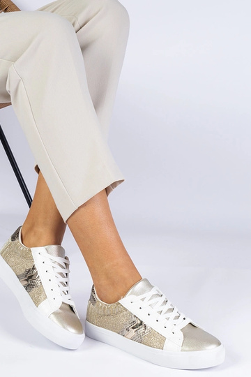 Zapatillas deportivas...