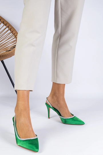 Zapatos de salón de satén verde con diamantes de imitación y tacón abierto Mrozzi 2