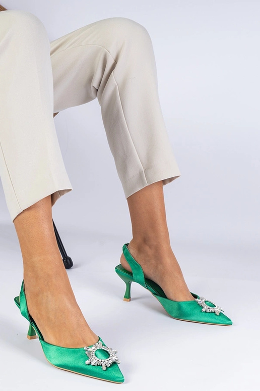 Zapatos de salón de satén verde con... Zapatos de salón de satén verde con...