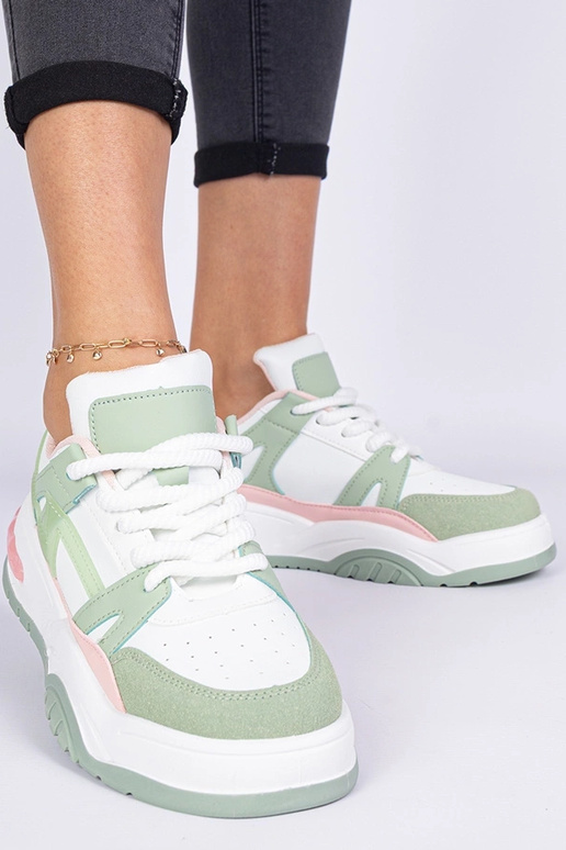 Zapatillas verdes con cordones... Zapatillas verdes con cordones...