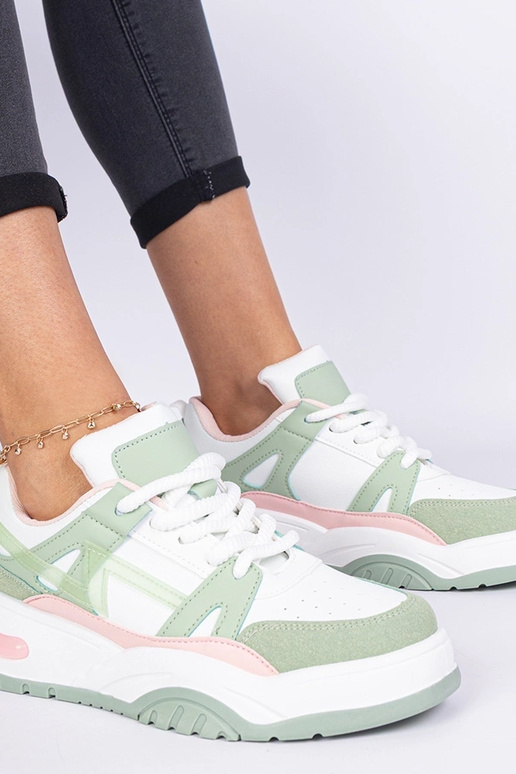 Zapatillas verdes con cordones... Zapatillas verdes con cordones...