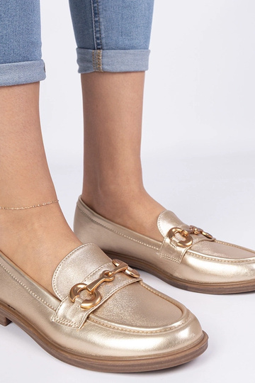 Mocasines dorados para mujer con adornos dorados Selanos 2