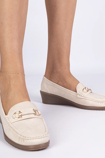 Mocasines crema para mujer en cuña Sambada