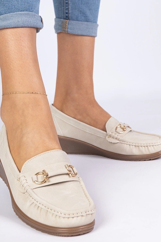 Mocasines beige para mujer en cuña...