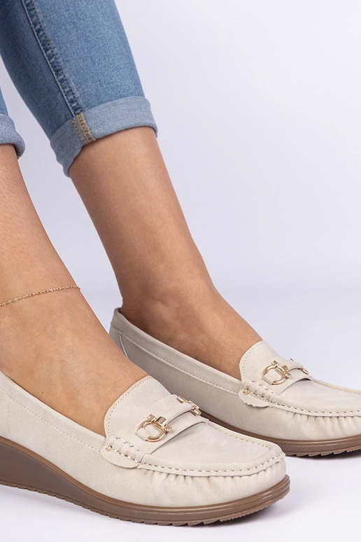 Mocasines beige para mujer en cuña...
