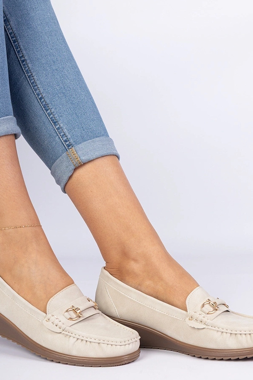 Mocasines beige para mujer en cuña...
