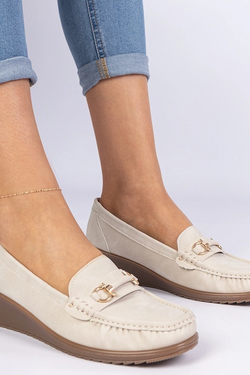 Mocasines beige para mujer en cuña...