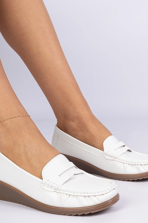 Mocasines blancos de mujer con cuña...