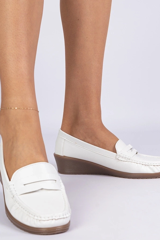 Mocasines blancos de mujer con cuña...