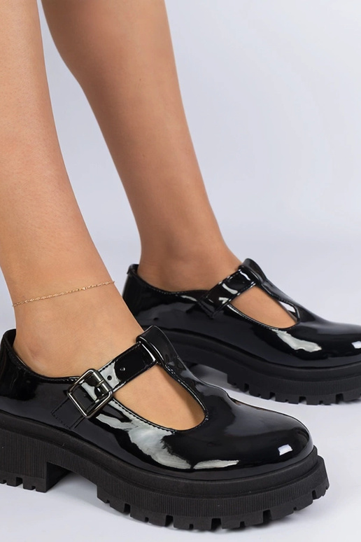 Zapatos negros de plataforma lacados...