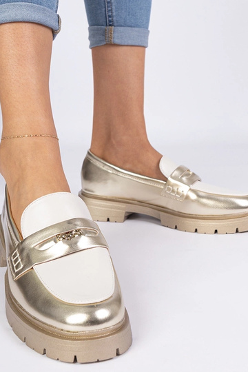 Mocasines dorados de mujer con inserción blanca Sugetti