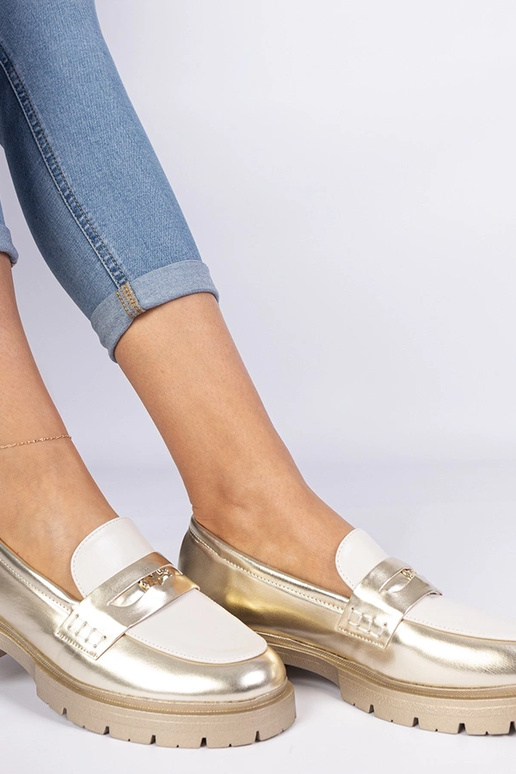 Mocasines dorados de mujer con... Mocasines dorados de mujer con...