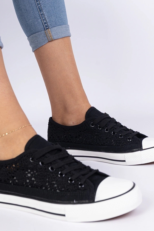 Zapatillas negras para mujer caladas...